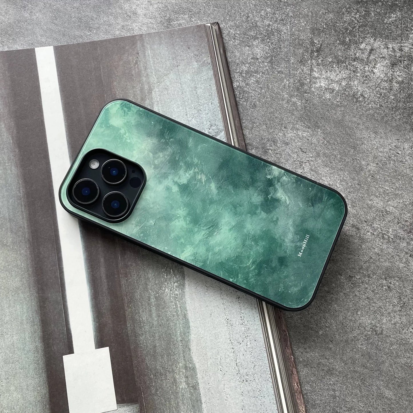 Emerald green lake bottom-inspired ink painting design, anti-slip, full-coverage glass premium phone cas