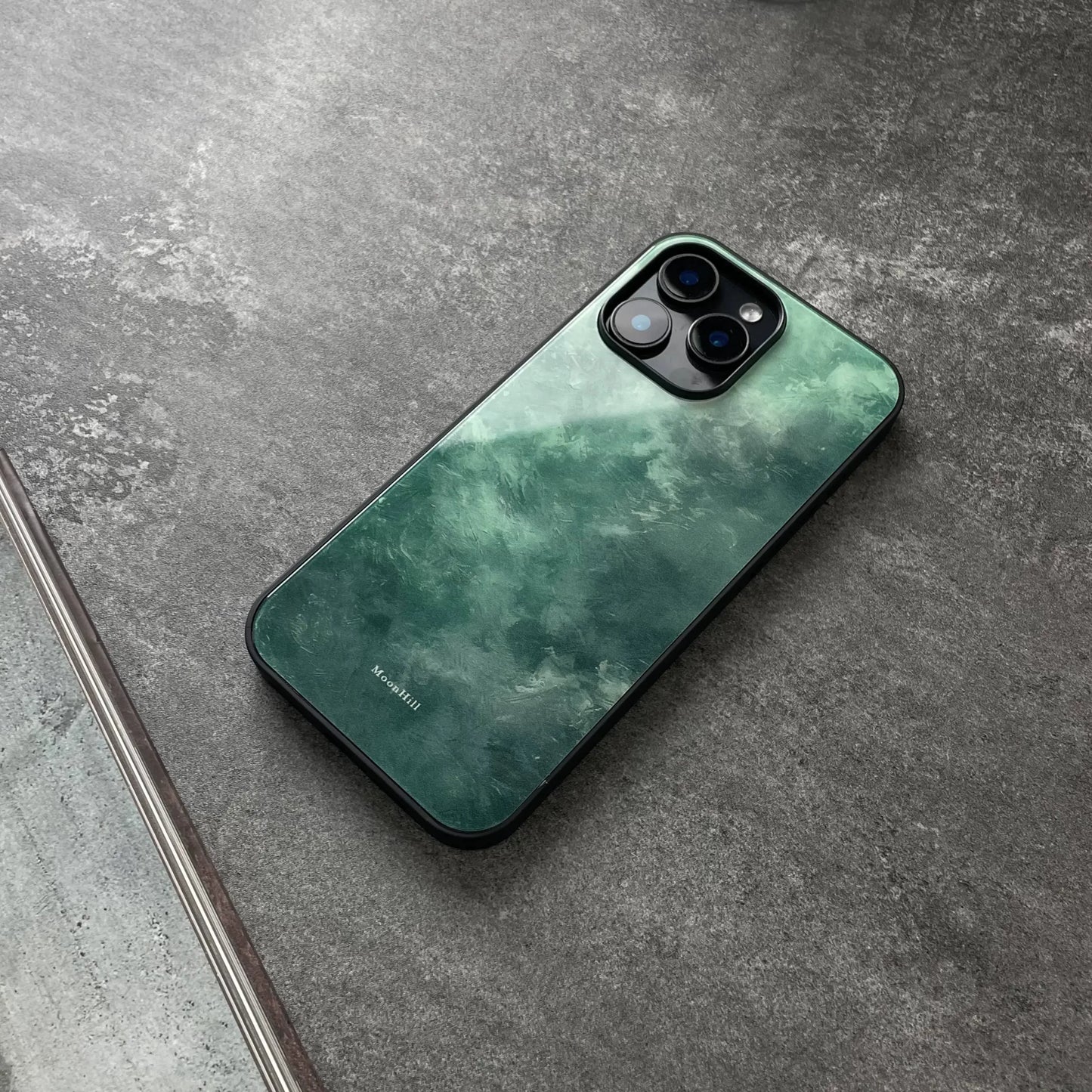 Emerald green lake bottom-inspired ink painting design, anti-slip, full-coverage glass premium phone cas