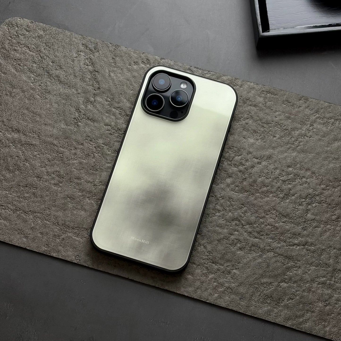 Gray and white ink painting style non-slip full-coverage glass premium phone case