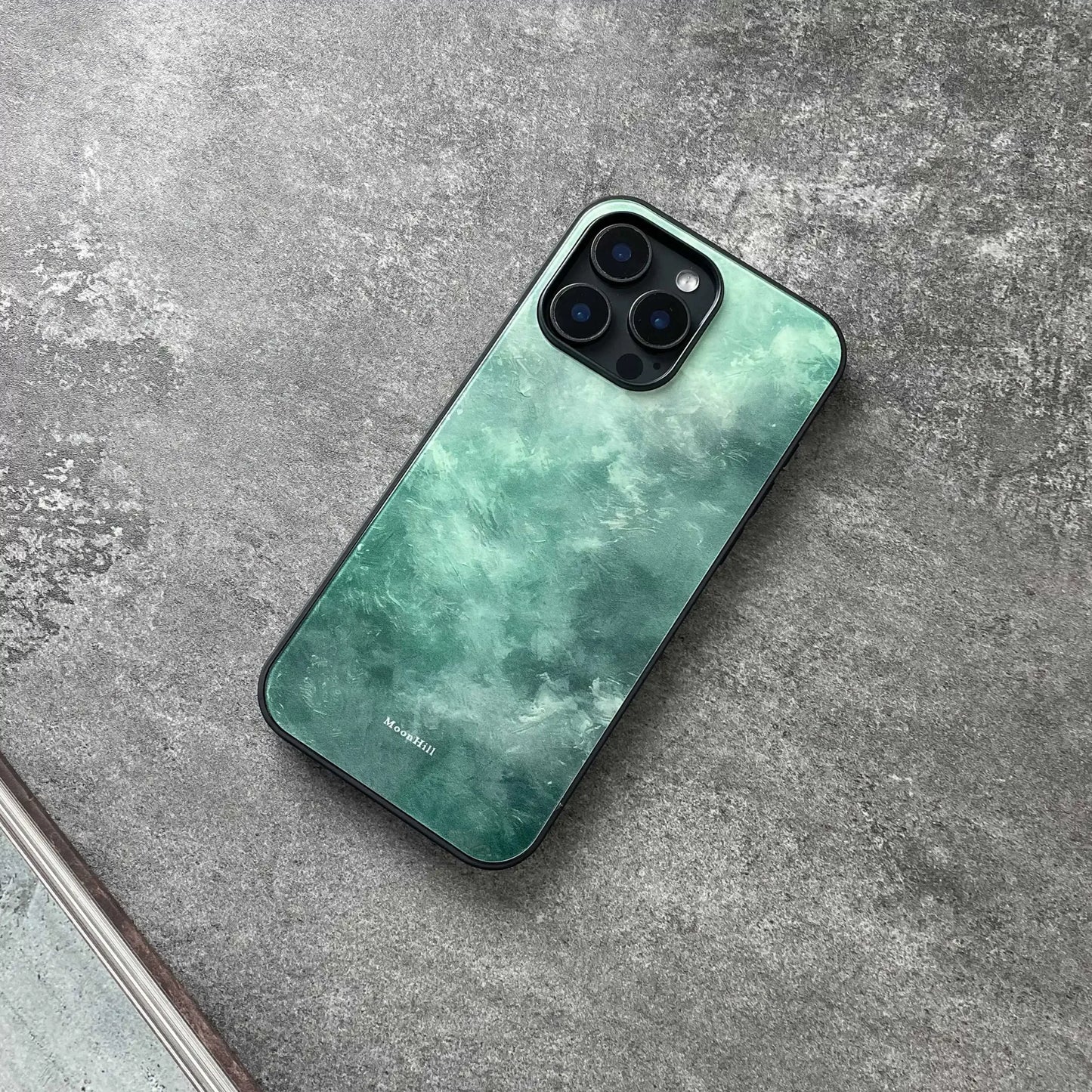 Emerald green lake bottom-inspired ink painting design, anti-slip, full-coverage glass premium phone cas