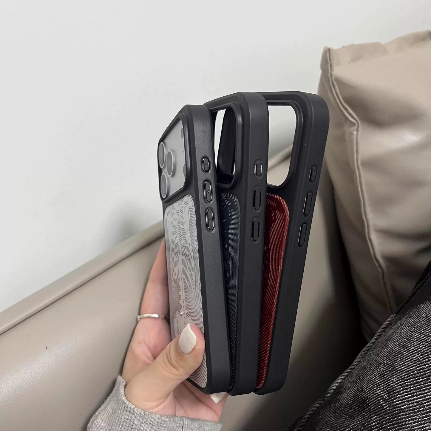 Instagram-worthy retro skull-themed black-bordered magnetic shockproof phone case.