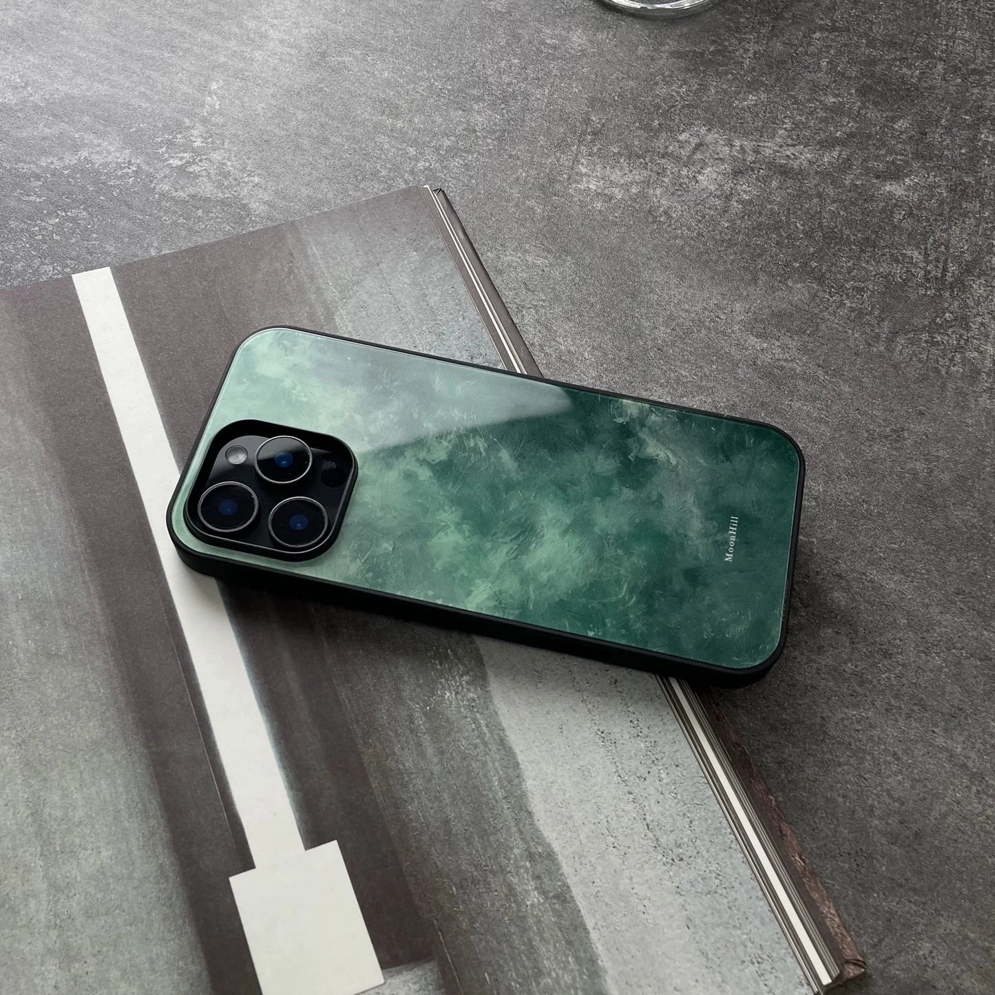 Emerald green lake bottom-inspired ink painting design, anti-slip, full-coverage glass premium phone cas