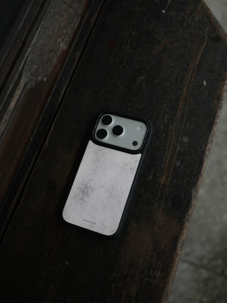 White snow-patterned magnetic phone case