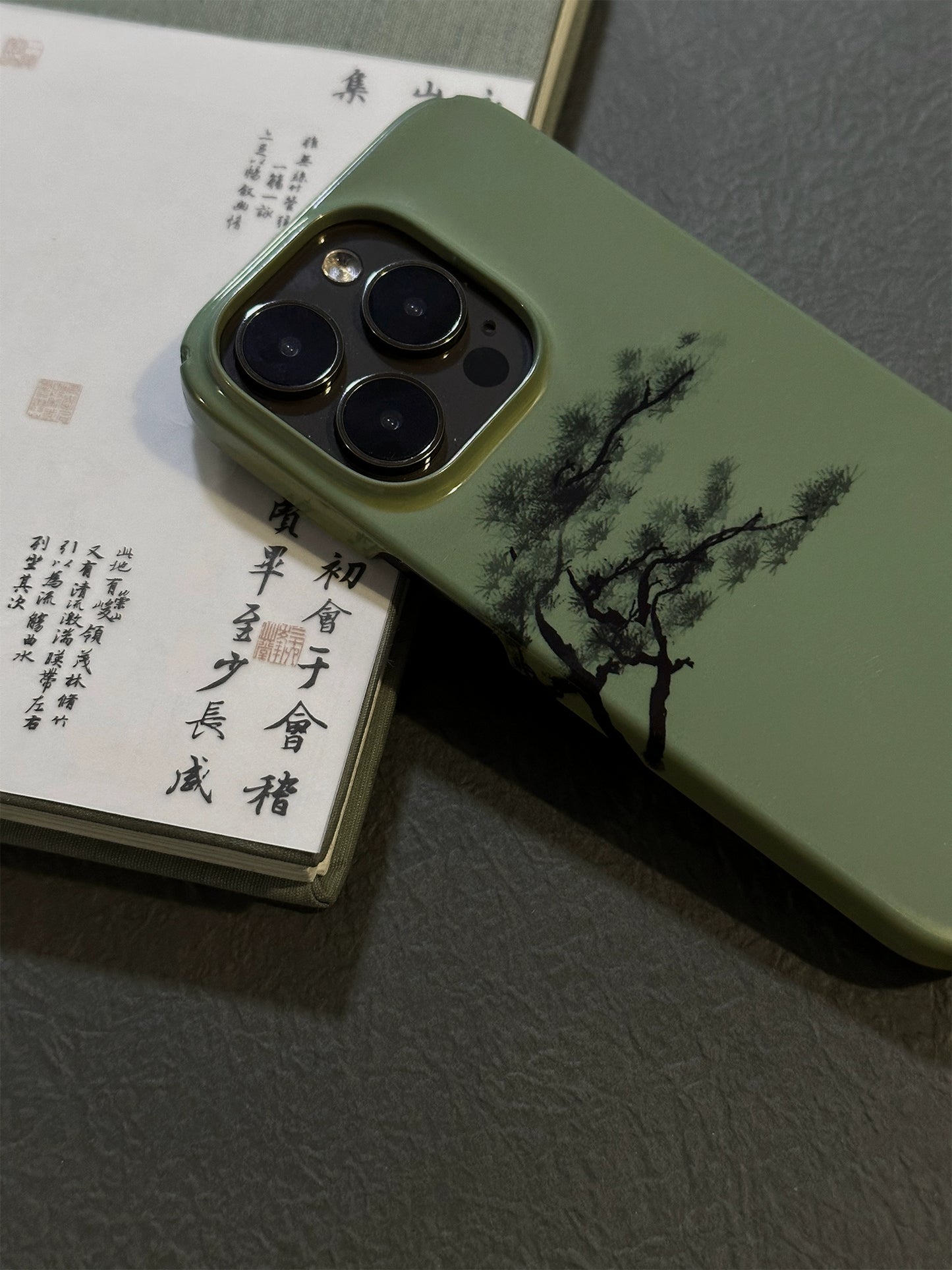 Night Studio Pine Vintage Green Protective Phone Case
