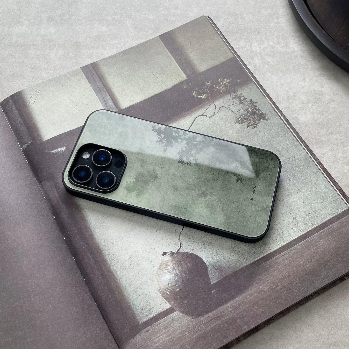 Abstract painting of pine trees in slumber, non-slip, full-coverage glass, original design, premium new phone case.