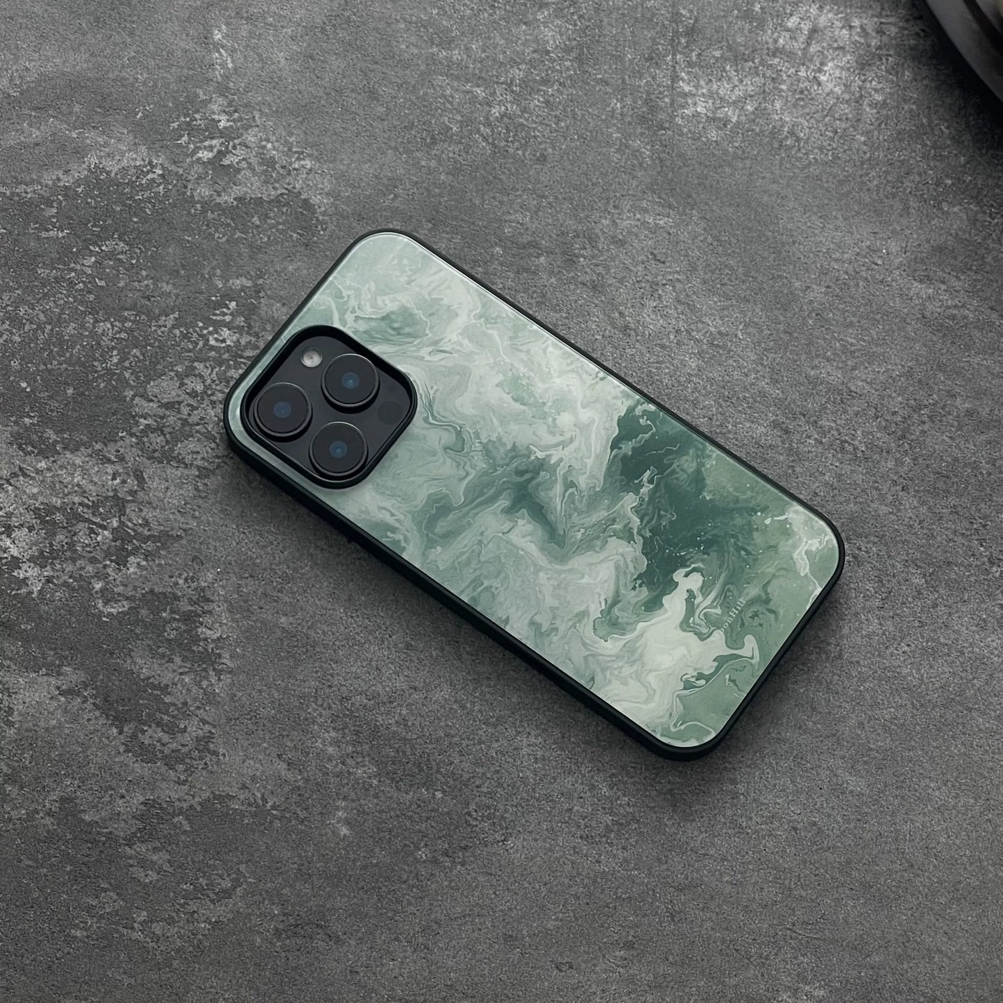 Green wavy pattern anti-slip full-coverage glass phone case with a premium feel.